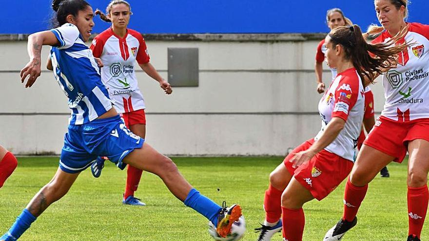 Gaby, durante el duelo contra el Santa Teresa en Abegondo. |  // V. ECHAVE