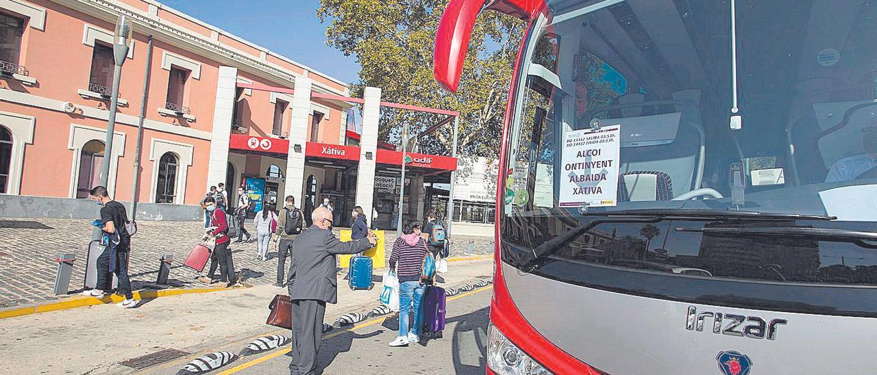 Renfe recuperará los servicios que dejó de prestar en el tren Xàtiva-Alcoi