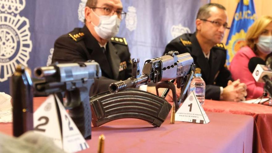 Las armas que fueron incautadas tras la detención del supuesto asesino de Yolanda en Elche