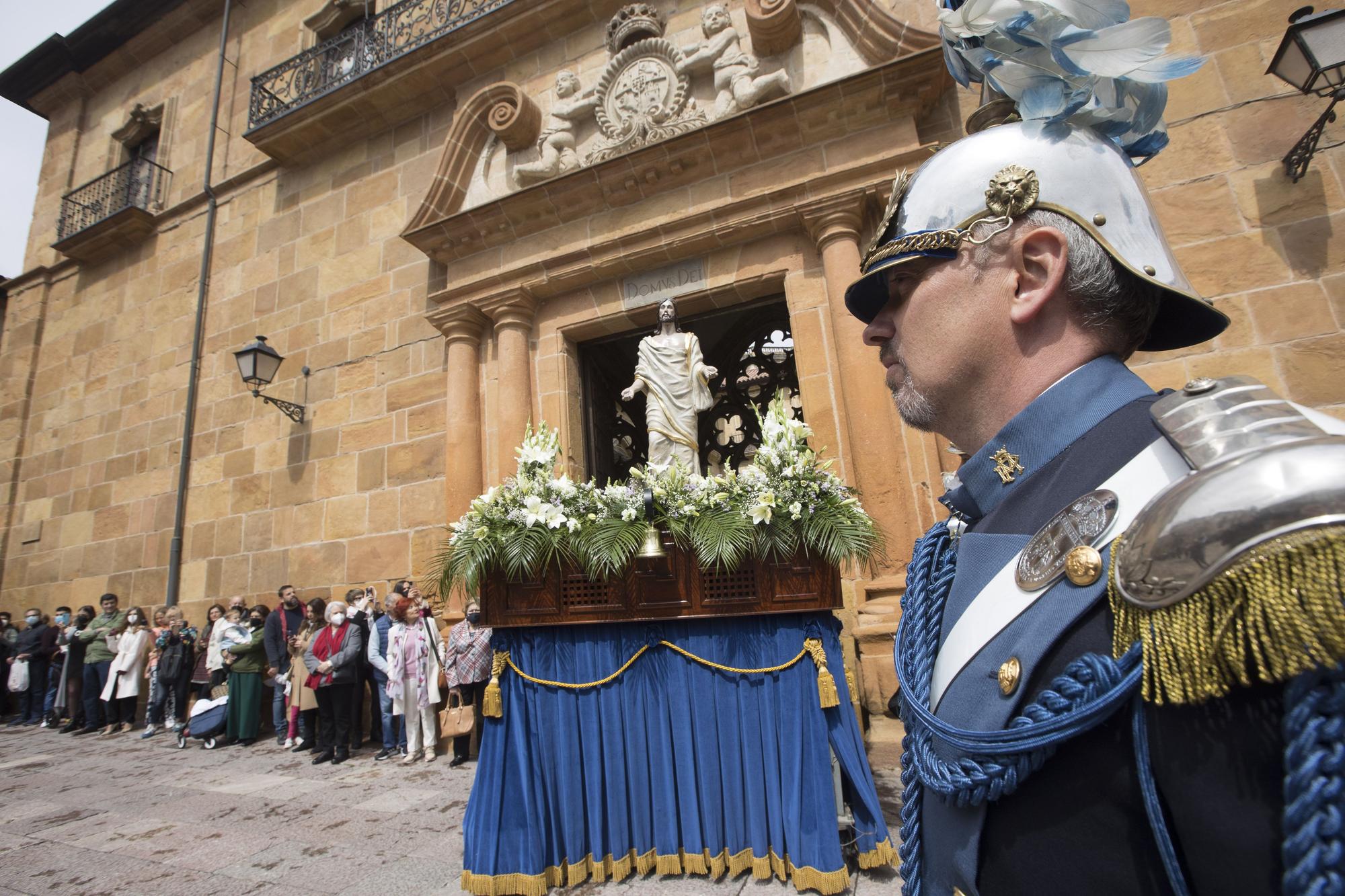 EN IMÁGENES: Así fue la misa de resurreción y proceción del Resucitado en Oviedo