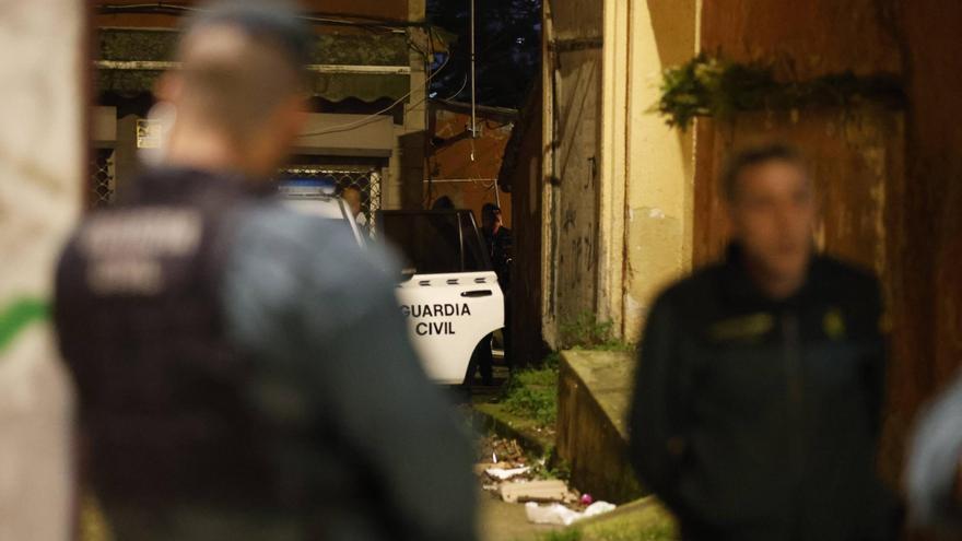 Así fue el espectacular operativo de la Guardia Civil en La Camocha, Gijon (en imágenes)