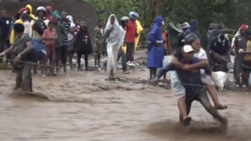 &#039;Matthew&#039; toca Florida tras dejar más de 300 muertos en Haití