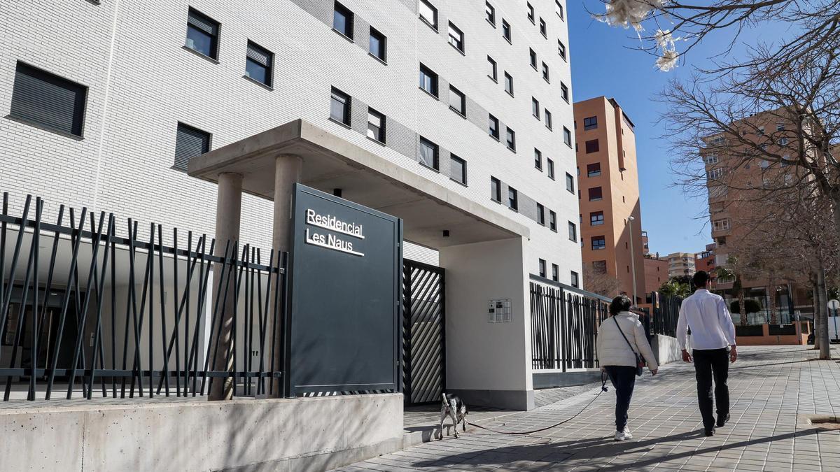 Así es la urbanización Les Naus: la polémica promoción de vivienda protegida en Alicante con adjudicaciones a cargos públicos y familiares