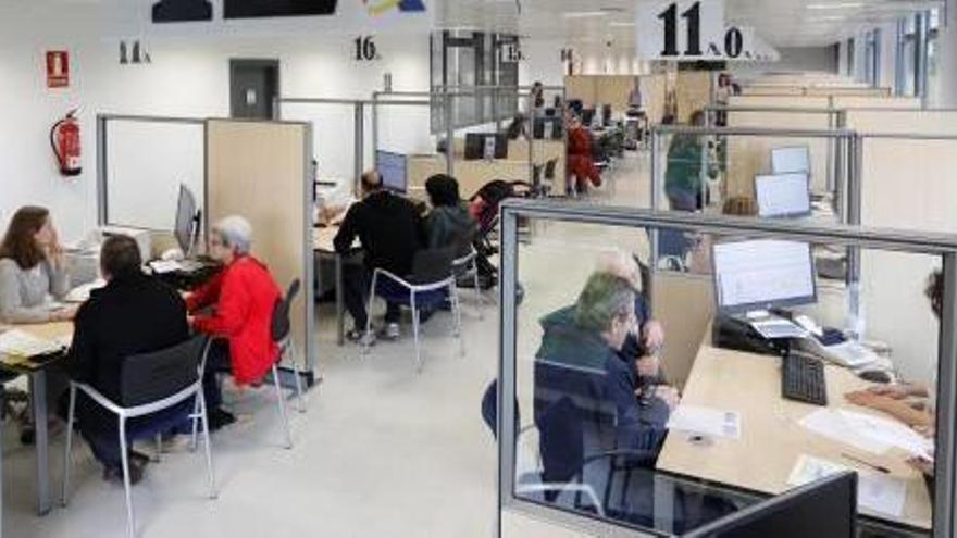 L&#039;Agència Tributària va obrir ahir 4 oficines presencials amb 25 llocs d&#039;atenció a Girona.