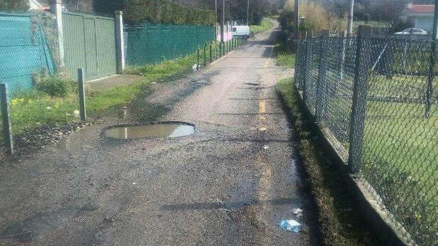 Vial de acceso a Area de Bon, en malas condiciones. // S. Álvarez