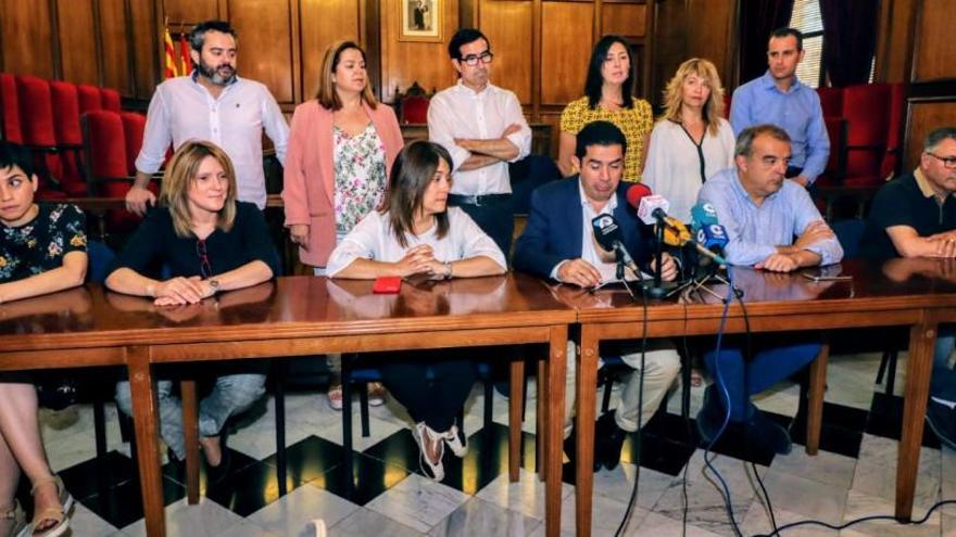 El alcalde, Toni Francés, junto a los concejales que van a formar parte de su gobierno