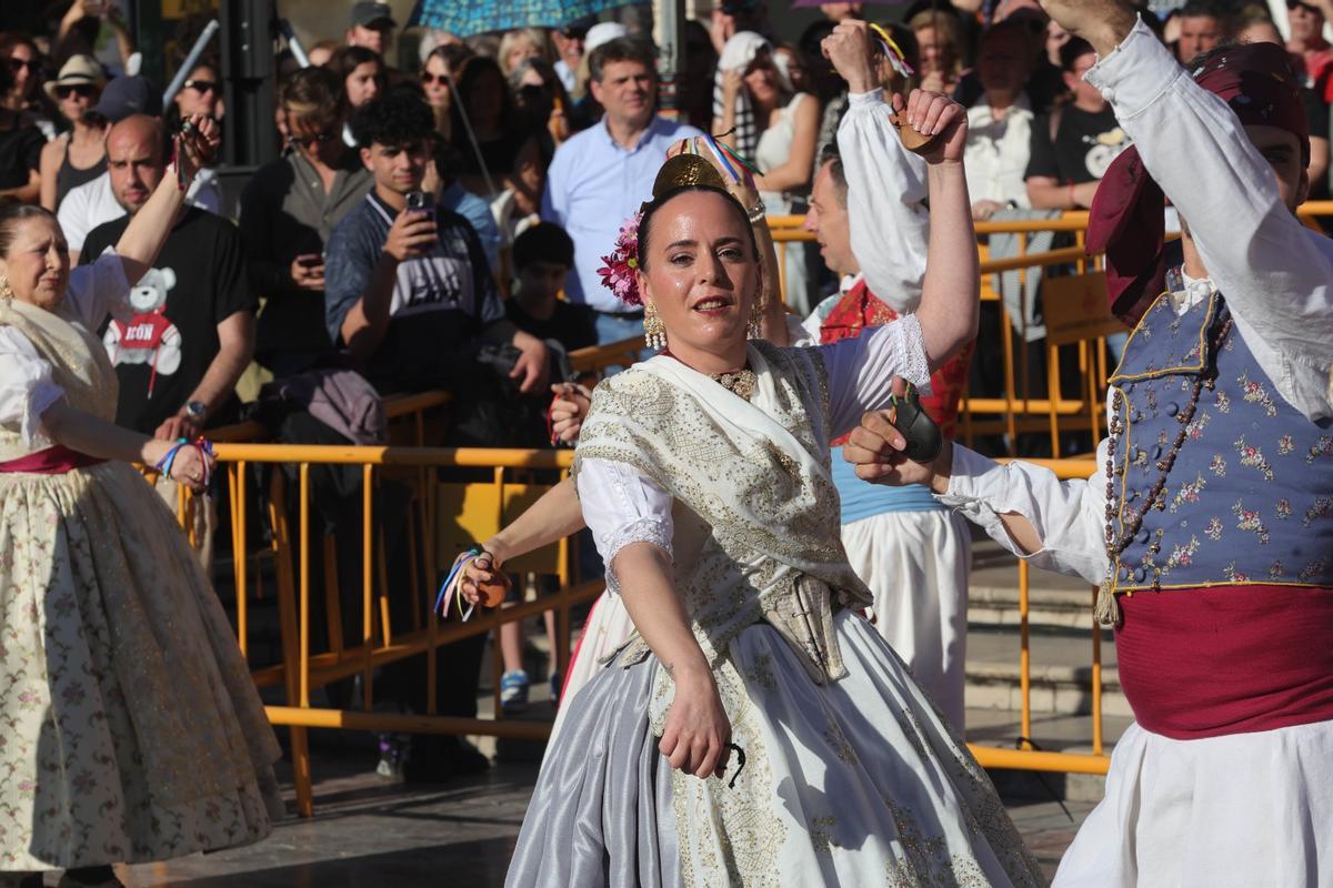 La 'dansà dels pobles' toma la Plaza de la Virgen