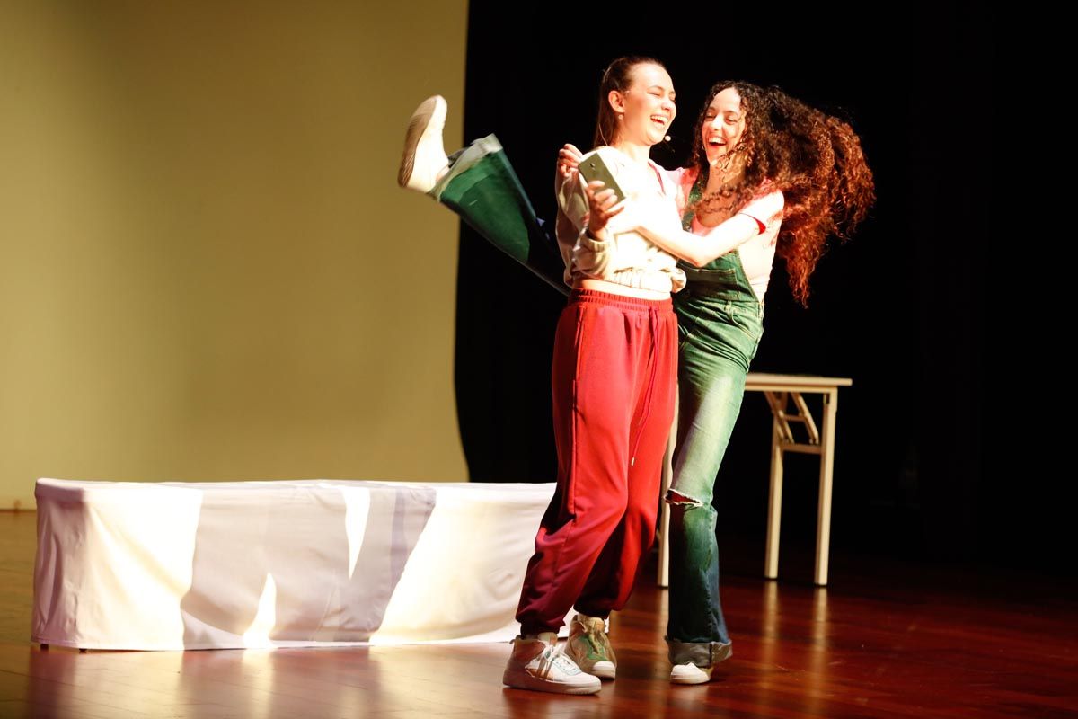 Obra de teatro en Ibiza: 'Beca y Eva dicen que se quieren'