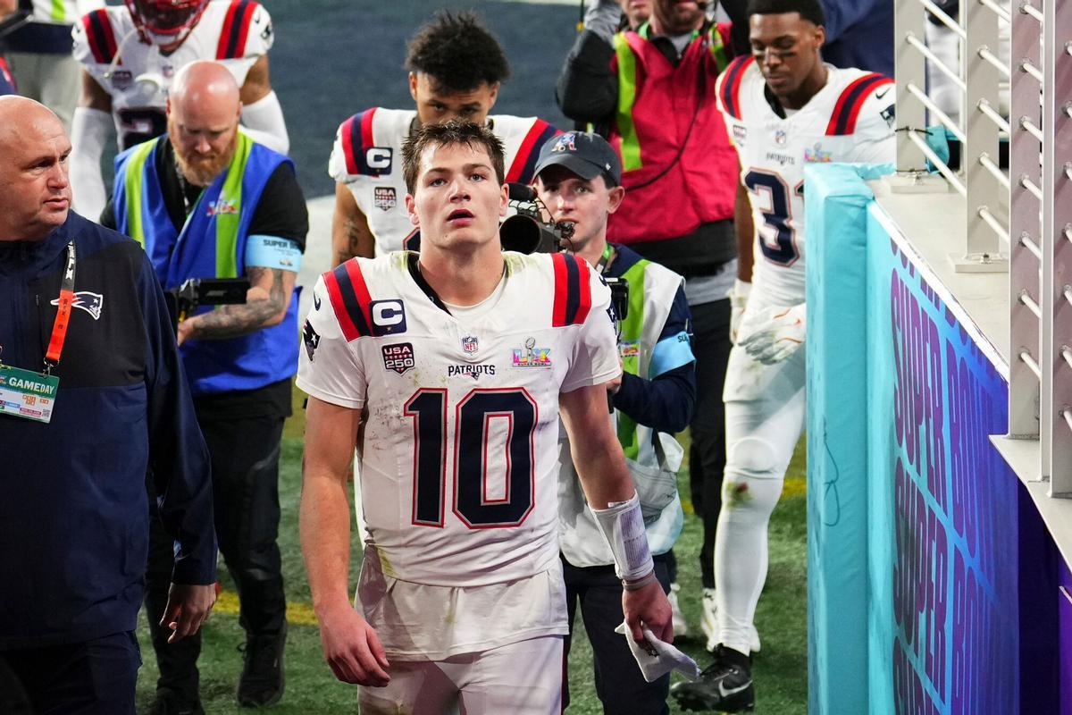 El quarterback dels Patritos Drake Maye, germà de Luke Maye