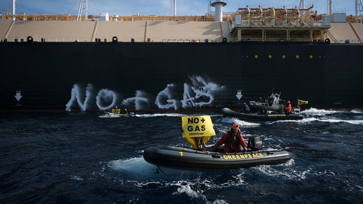 Acción Greenpeace en el puerto de Sagunto