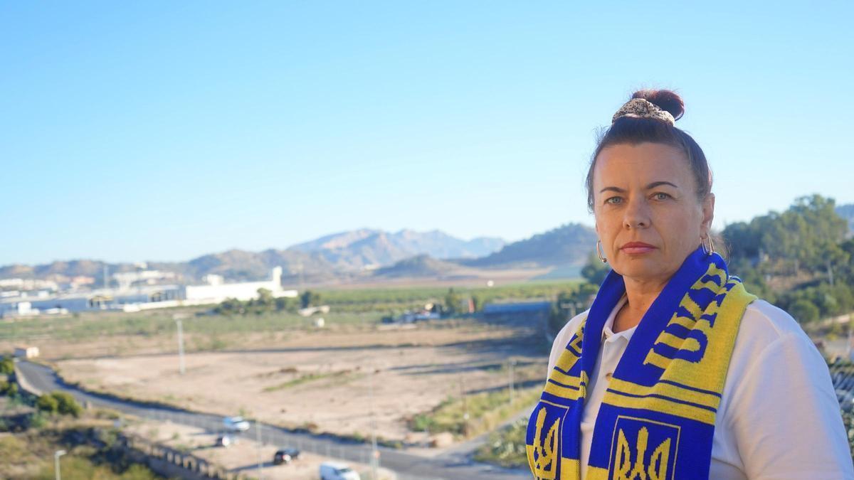 Tatiana, que porta una bufanda de Ucrania, ha regresado a Murcia tras estar durante dos semanas de este mes de noviembre en su país.