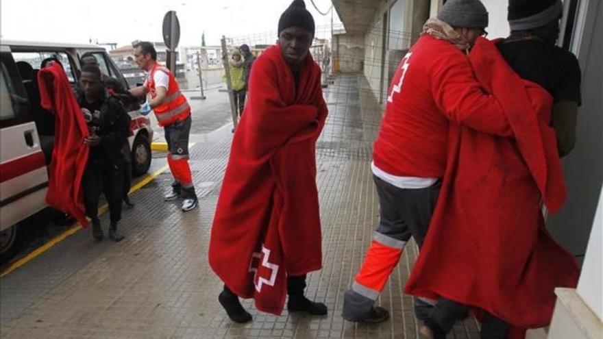 Tres pateras con unas 70 personas a bordo llegan a las costas andaluza y valenciana