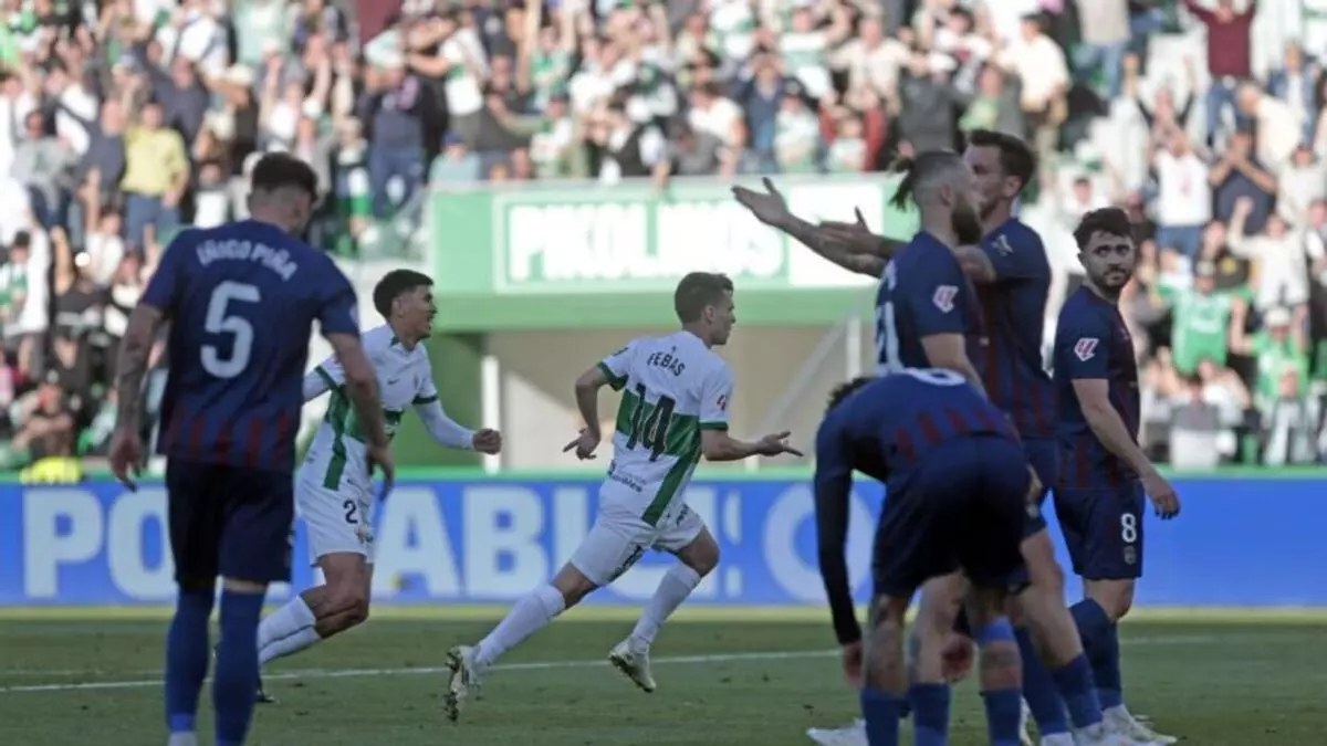 El antológico gol de Febas hace soñar al Elche
