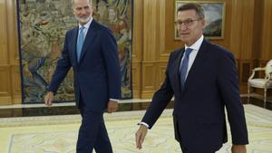 El rey Felipe VI recibe al líder del PP, Alberto Núñez Feijóo, en el Palacio de la Zarzuela.