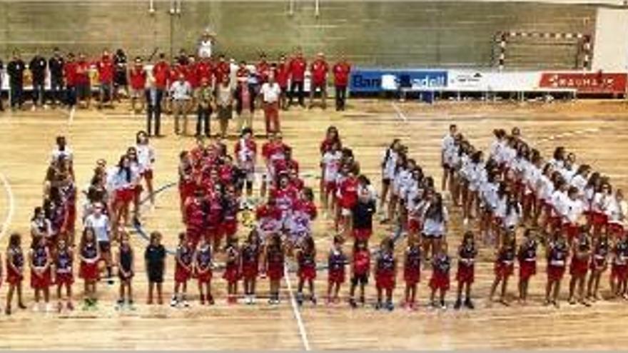 El bàsquet del GEiEG presenta  els seus 16 equips