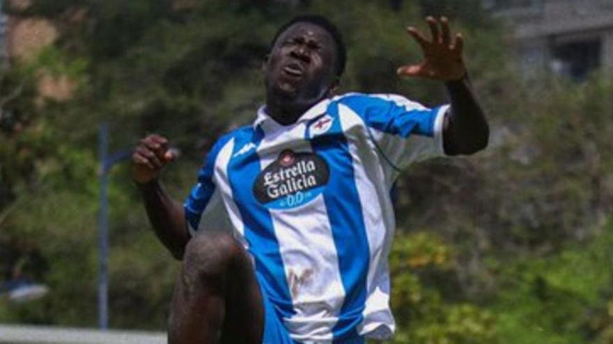 Mane celebra uno de los goles que marcó en el partido de Laredo. | RCD