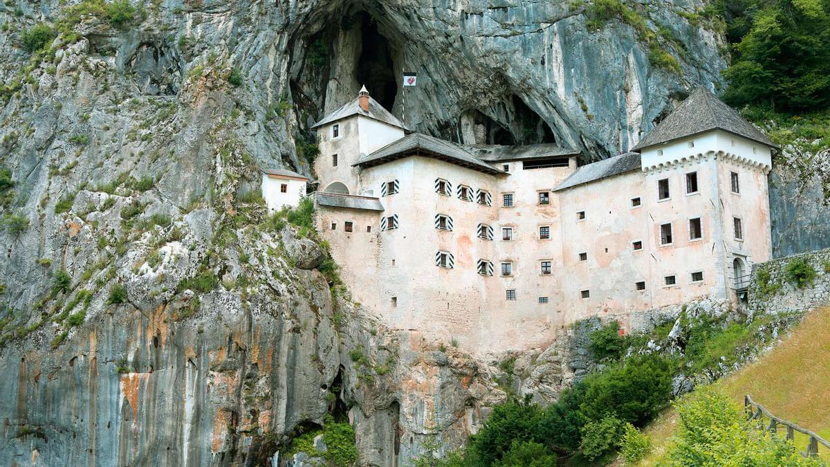 Predjama: el castillo más grande del mundo... dentro de una cueva