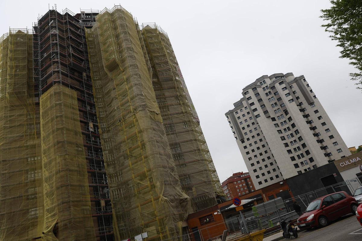 La asamblea vecinal por el conflicto del edificio La Estrella de Gijón, en imágenes La asamblea vecinal por el conflicto del edificio La Estrella de Gijón, en imágenes