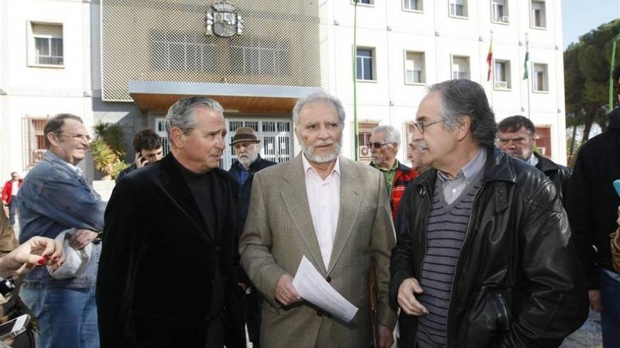 Anguita y tres exalcaldes recurren el archivo de la apropiación de la Plaza del Triunfo por Iglesia