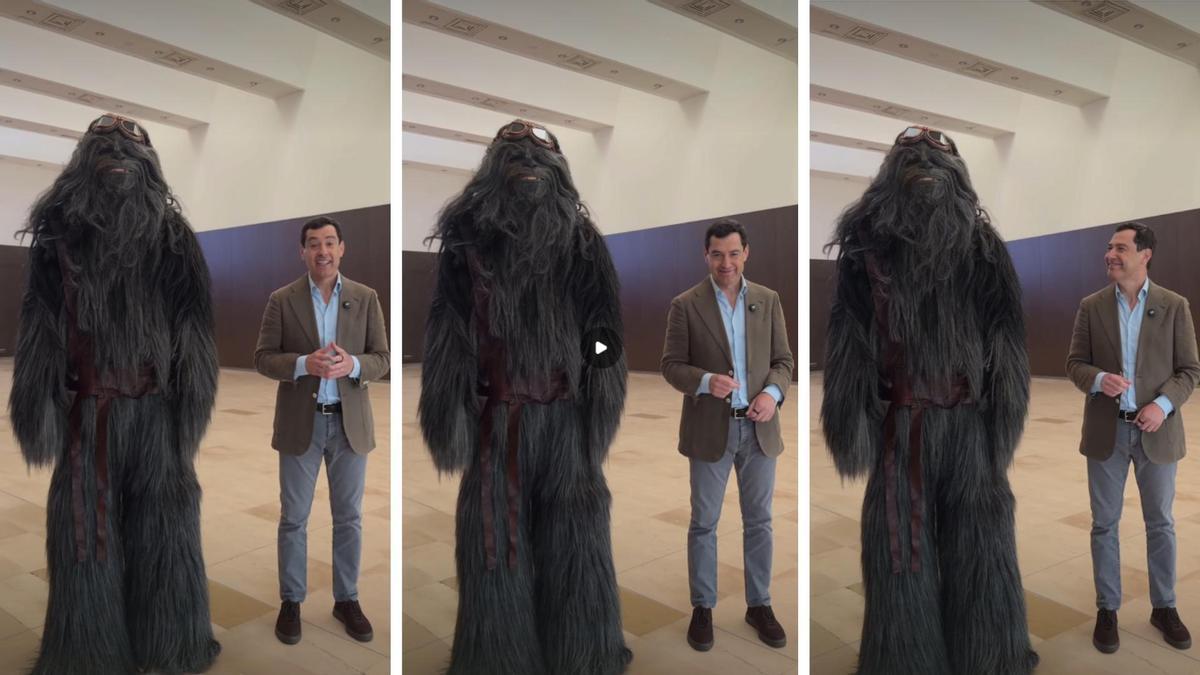 Vídeo | Juanma Moreno se graba junto a Chewbacca de Stars Wars para las elecciones de Andalucía 2026