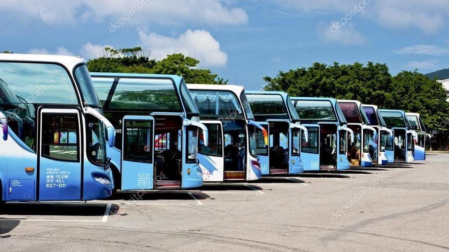 Una flota de autobuses paralizada.