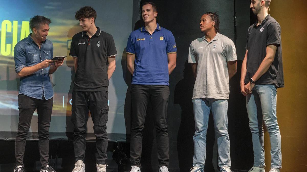 De izq. a dch. El presentador Dani Martínez; Jordi Rodríguez, Miquel Salvó, Melwin Pantzar y Eric Vilá
