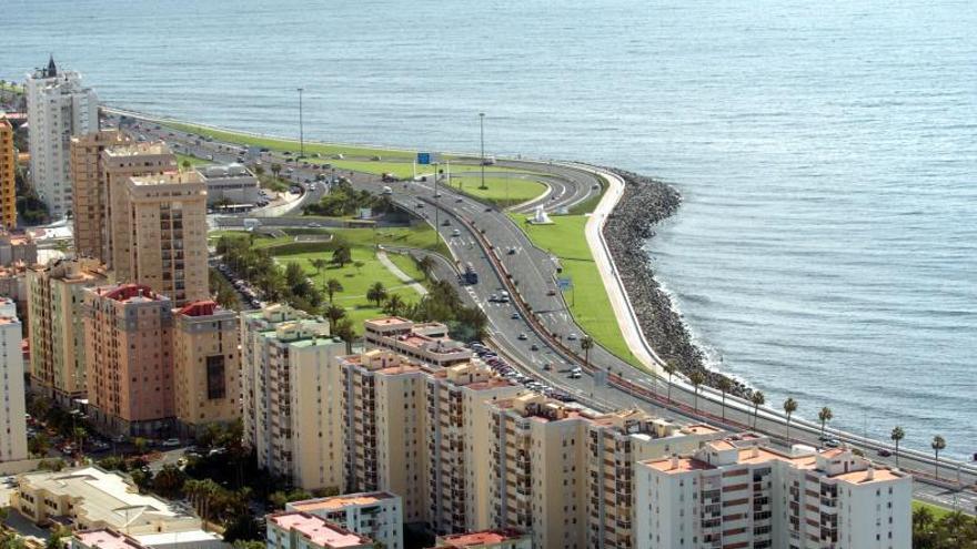 Vista del frente marítimo de Las Palmas  de Gran Canaria, a la altura de Lady Harimaguada. | | JUAN SANTANA