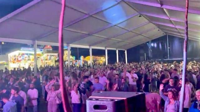 Primera verbena de las fiestas en Cornellana. | LNE