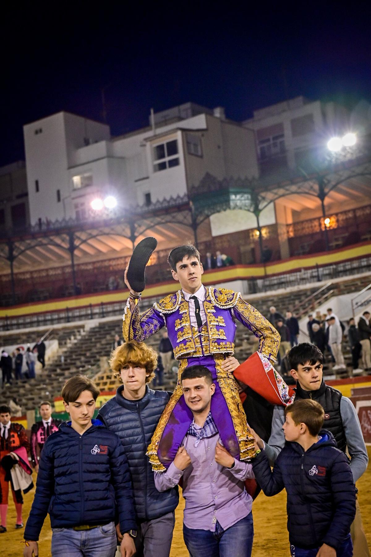 Íker de Virgilio, a hombros  en la novillada sin picadores