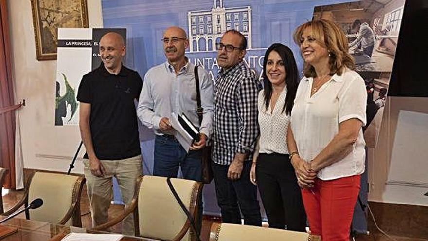 Representantes del programa de Educación de Calle en el Ayuntamiento de Zamora.