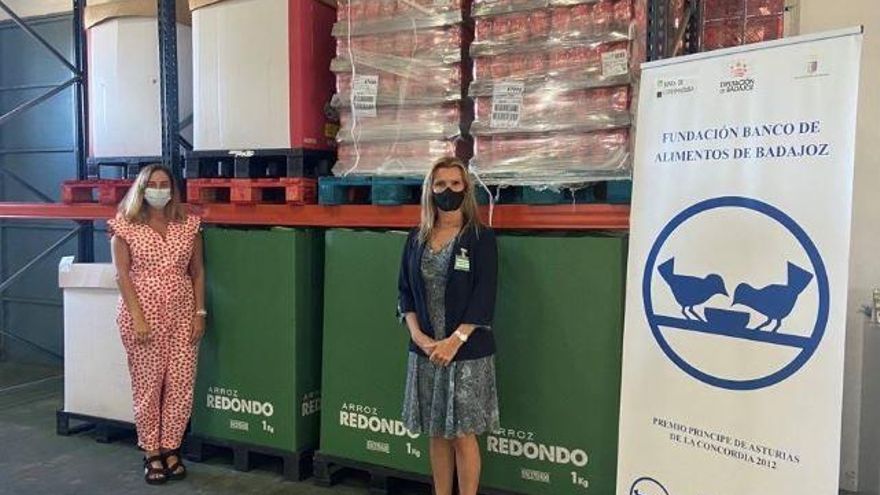 Responsables del Banco de Alimentos de Badajoz y de Mercadona.