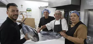 En marmitako, con pisto o a la plancha: este ha sido el destino solidario del primer bonito del año en Asturias