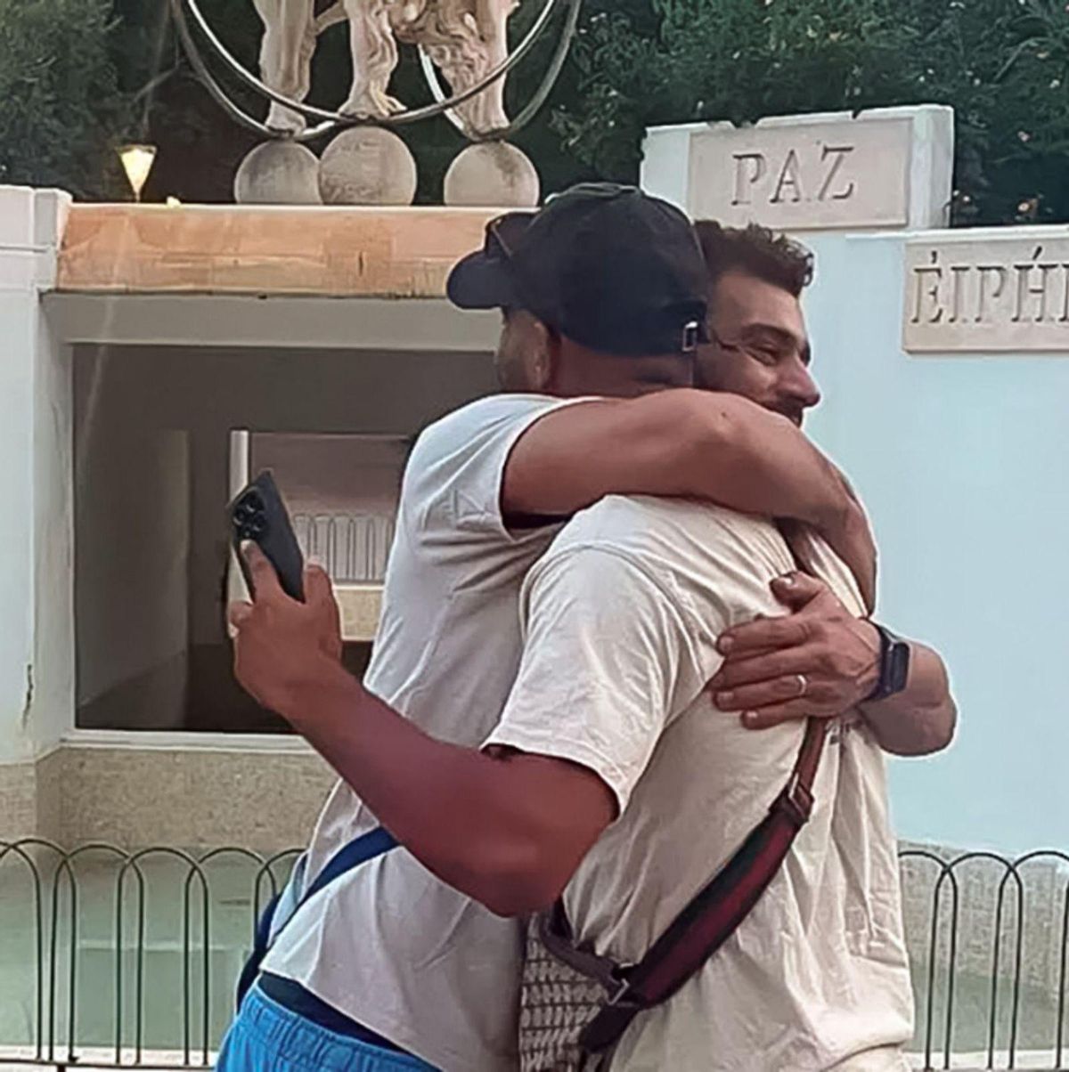 Retrobament a Eivissa de dos germans migrants