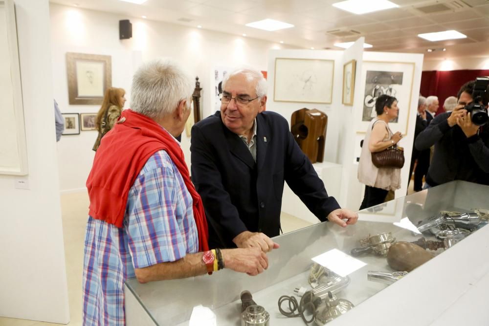 Inauguración de la exposición del psicoesteta Ramiro en la sala de exposiciones de Caja Rural