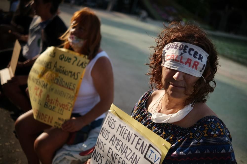 La Policía Nacional identificó a varias personas que no respetaban las medidas de seguridad.