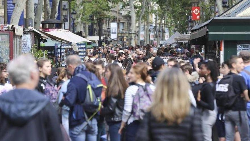 Un hombre siembra el pánico en la Rambla con un arma simulada