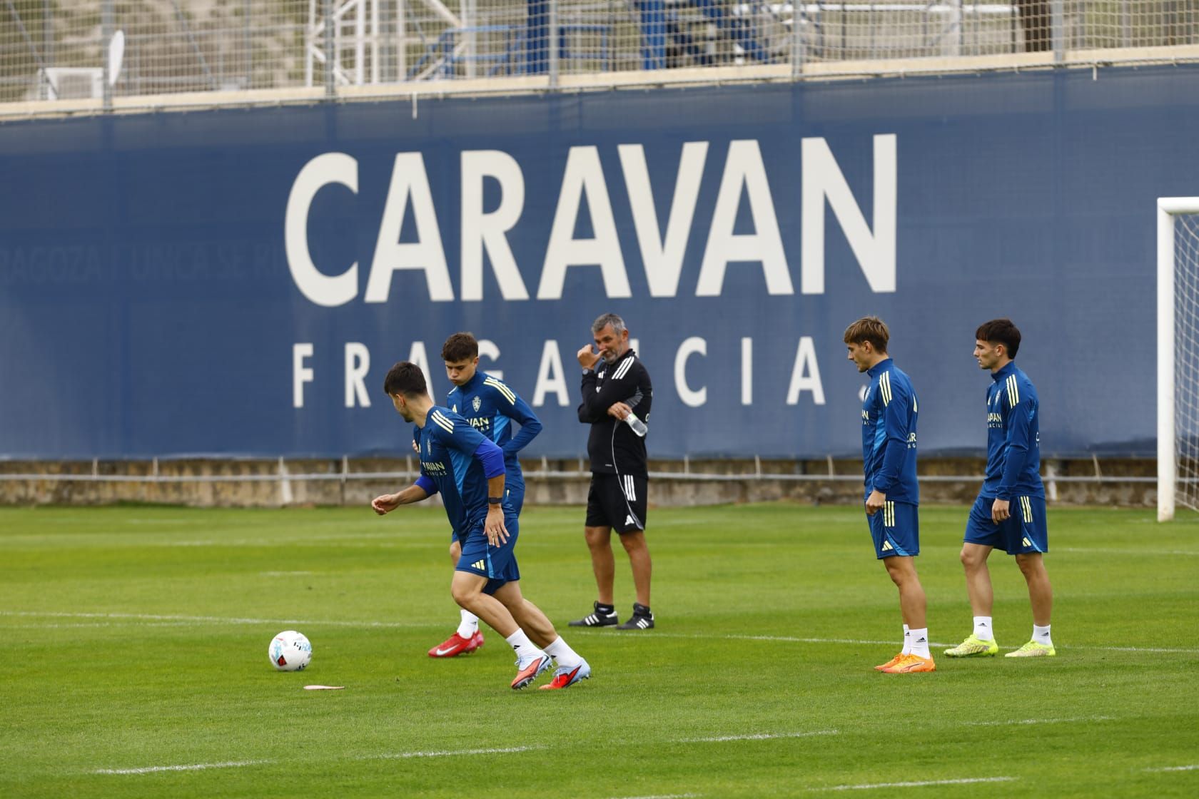 En imágenes | Primer entrenamiento de Emilio Larraz con el primer equipo del Real Zaragoza