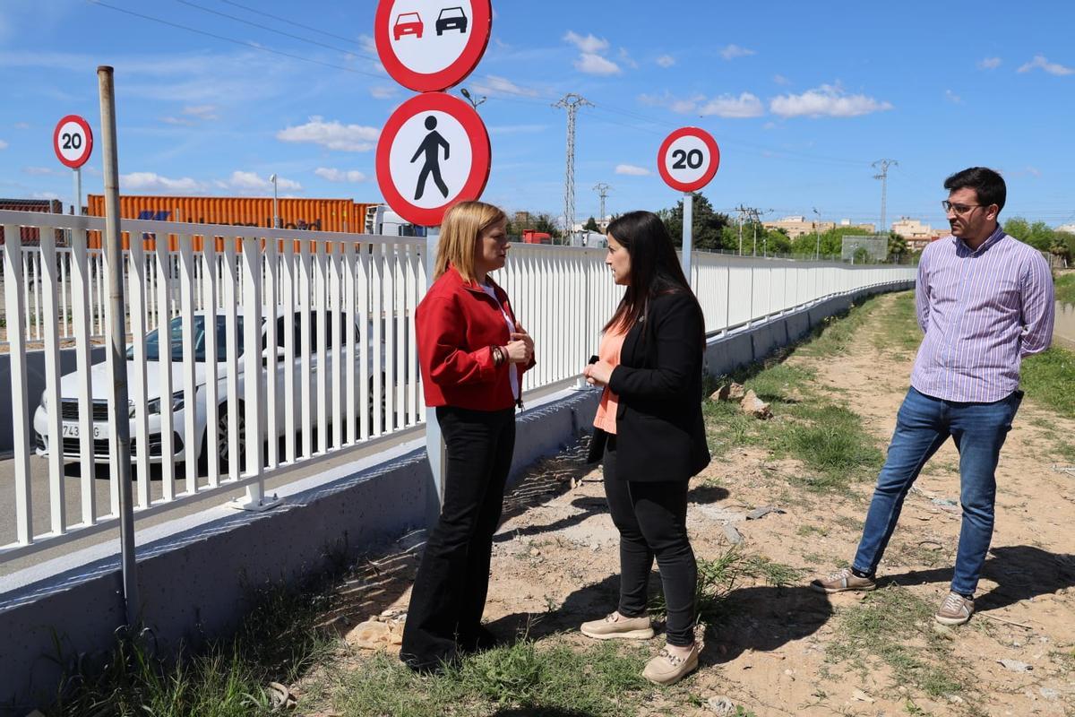 Bernabé y Silvent visita el paso subterráneo reconstruido en Catarroja por Adif.