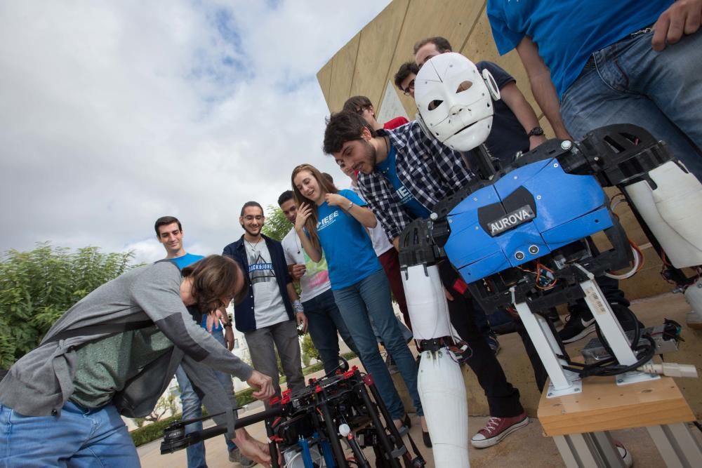 Alumnos de Robótica se integran en una asociación internacional