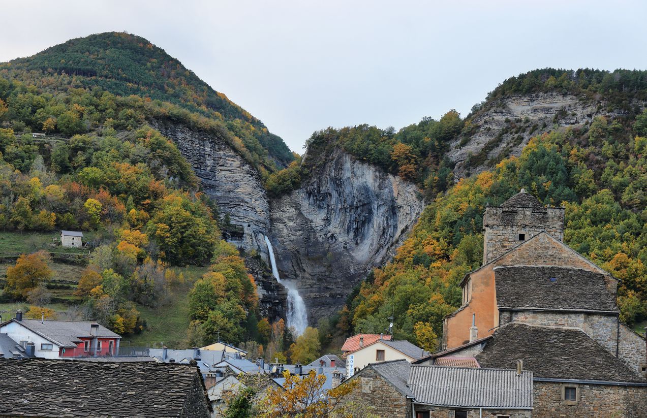 Cascada de Sorrosal en Broto, Pirineos.