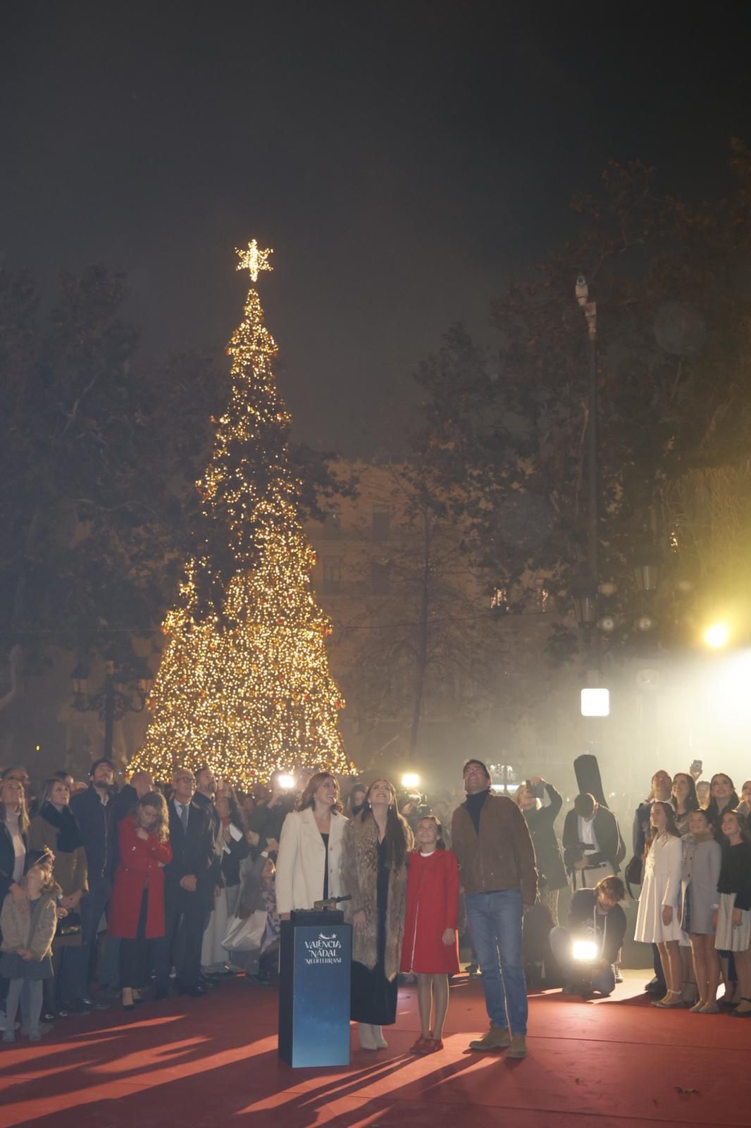 La Navidad llega a València con el encendido de luces