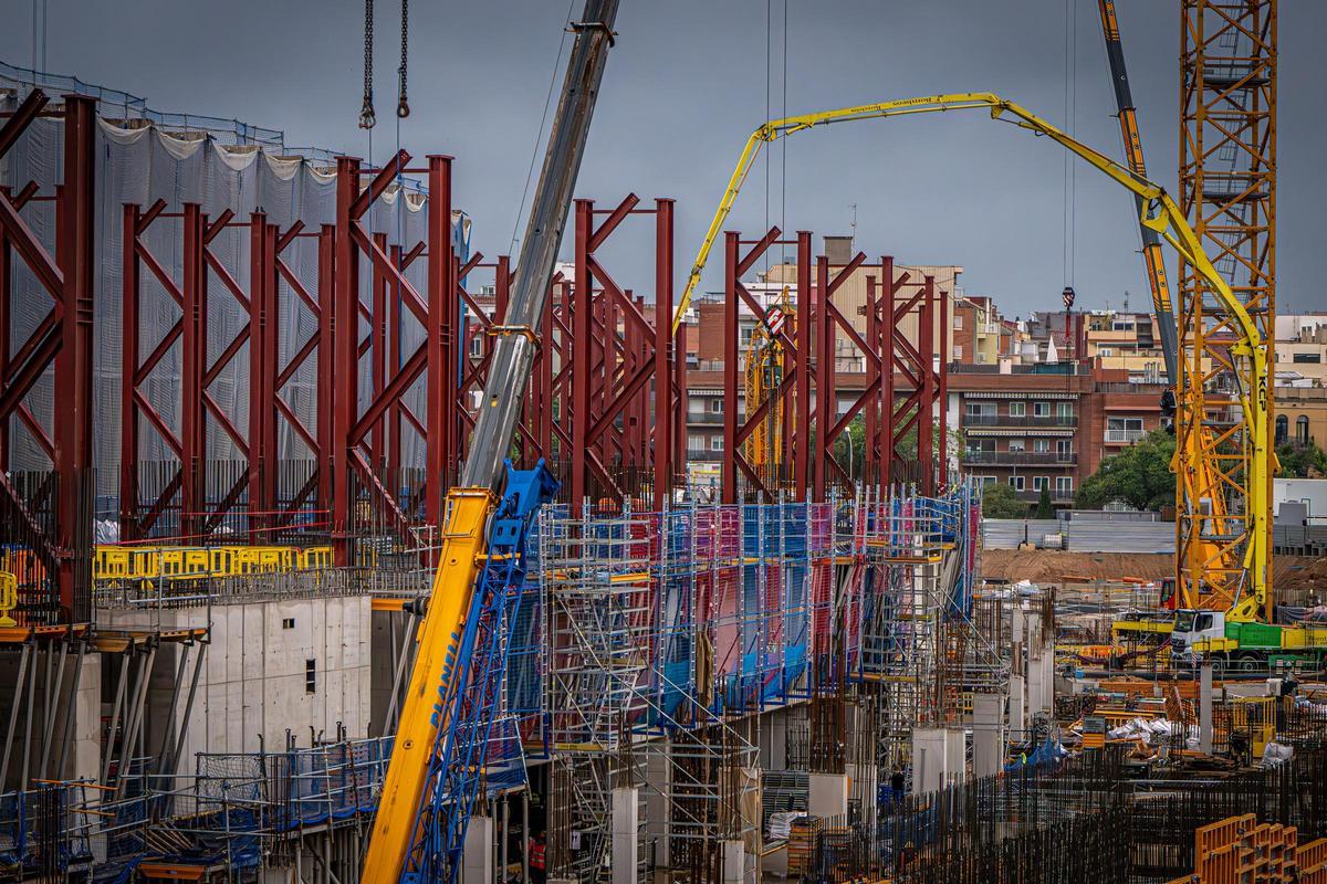 Obras en el Camp Nou este mes de junio, en Barcelona.