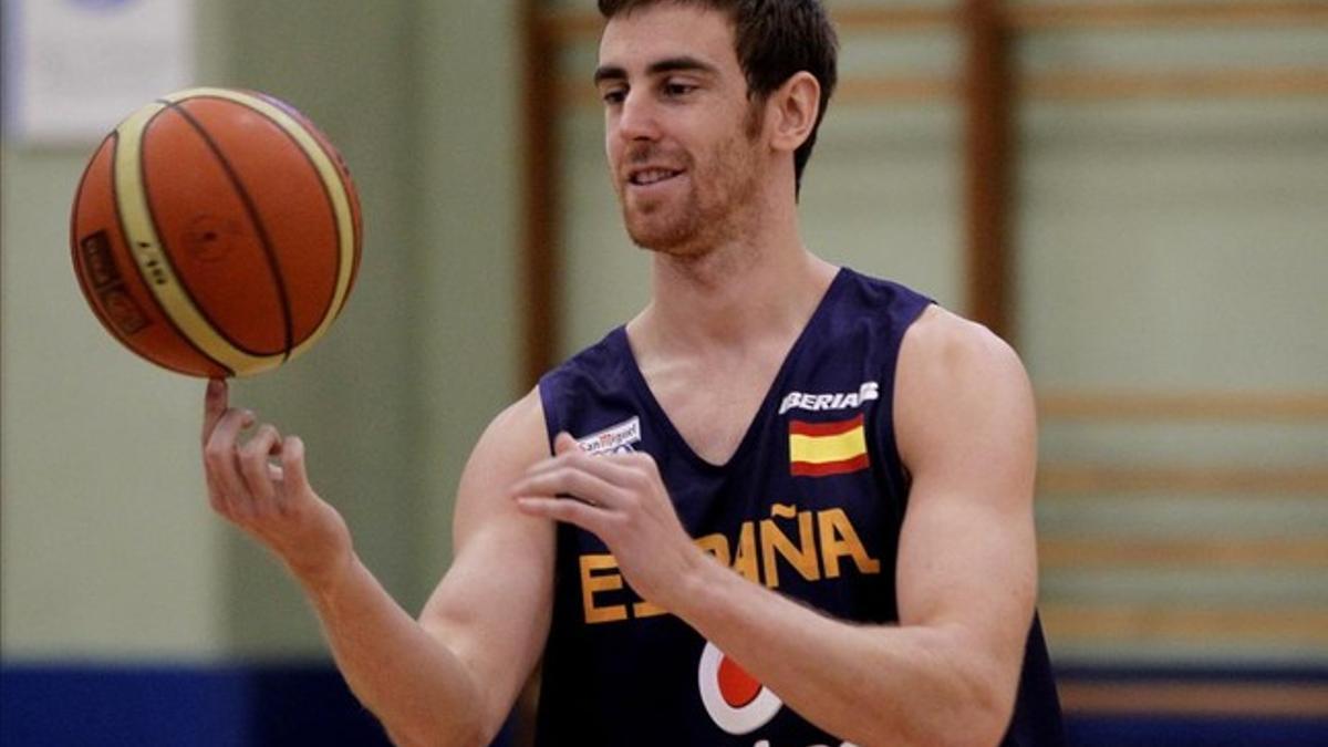 Víctor Claver, en un entrenamiento con la selección española.