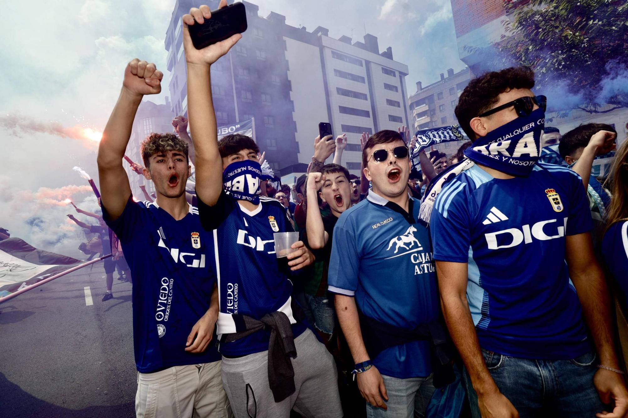 EN IMÁGENES: Ambientazo en la valiosa victoria del Oviedo contra el Zaragoza