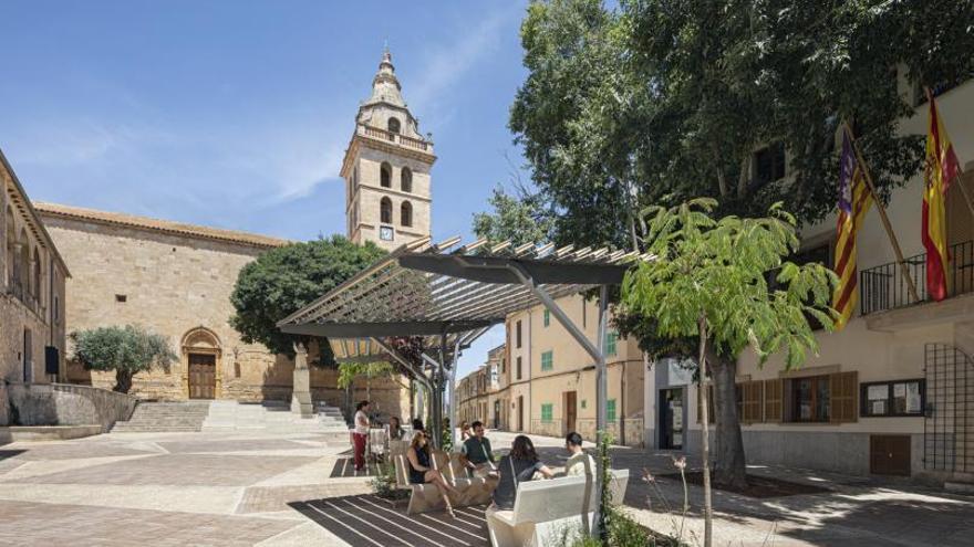 Urbanismo de género en Mallorca: la Plaça de la Vila de Sencelles, un buen caso de remodelación hecha pensando en las personas