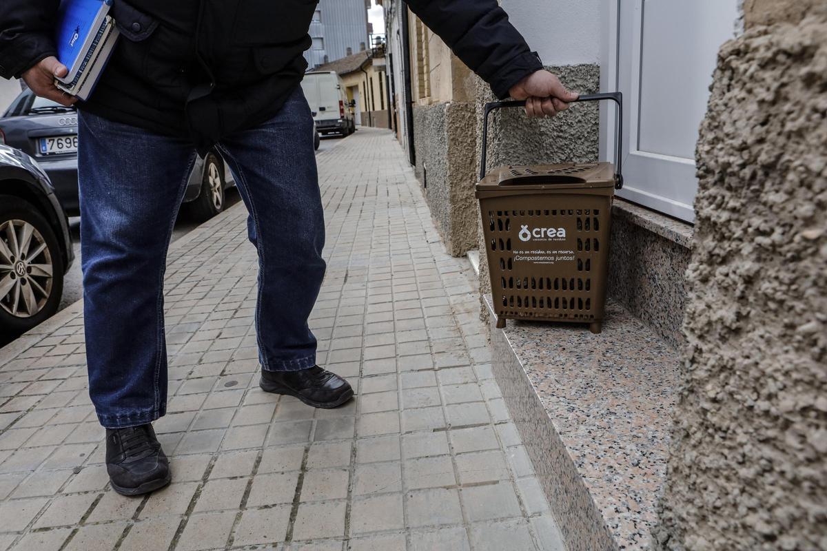 Modelo de cubo que recibieron los vecinos de Banyeres al implantarse la recogida selectiva para depositar los residuos.