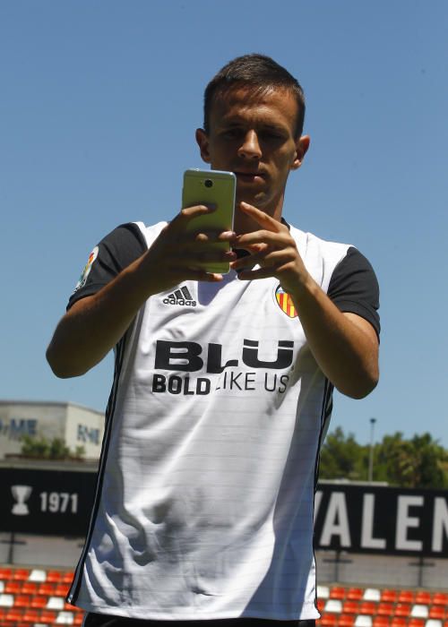 El Valencia CF presenta a Maksimovic