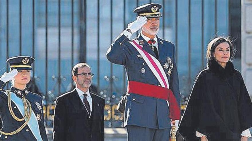Il Re esamina con Robles e la cupola militare la situazione a Ceuta nel pieno della polemica per la gestione del Governo