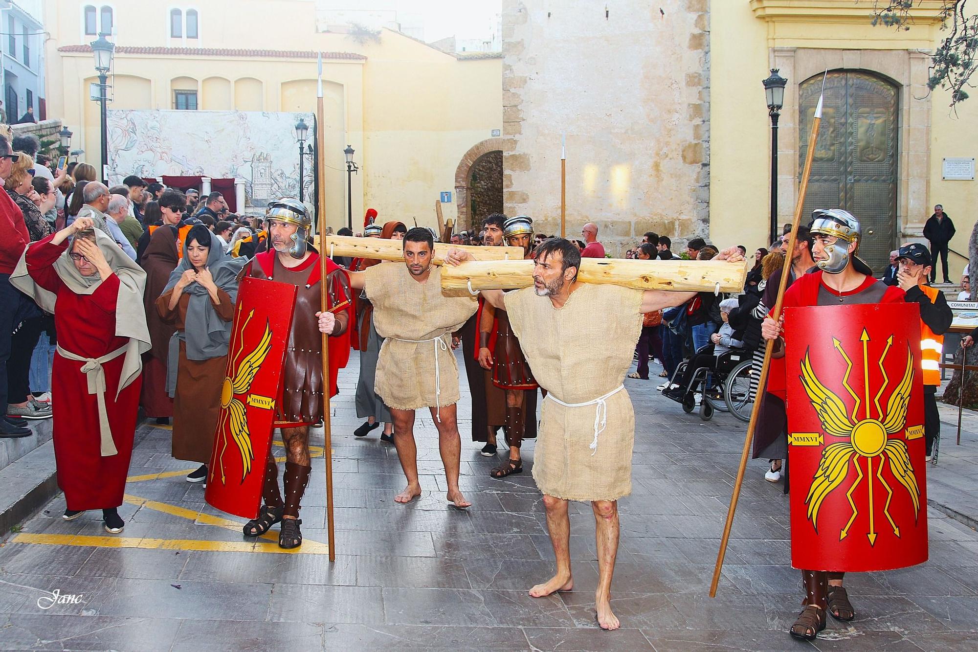 Las impactantes imágenes de la Passió d'Oliva