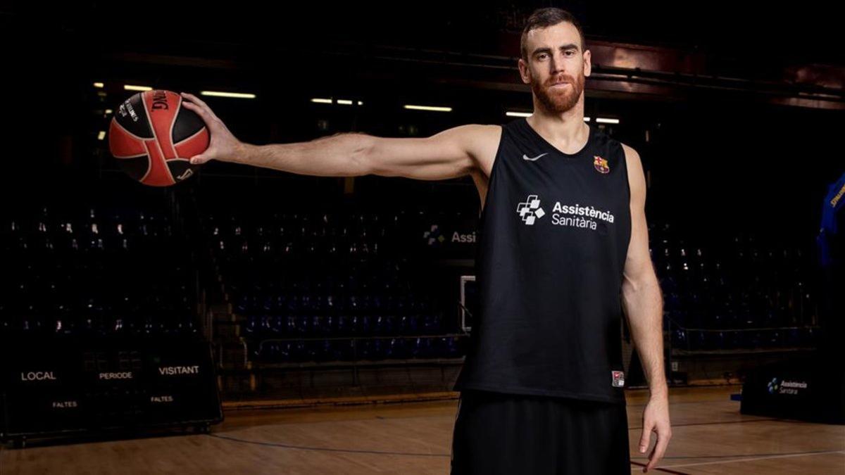 Claver analizó aspectos del baloncesto con los jóvenes talentos culés